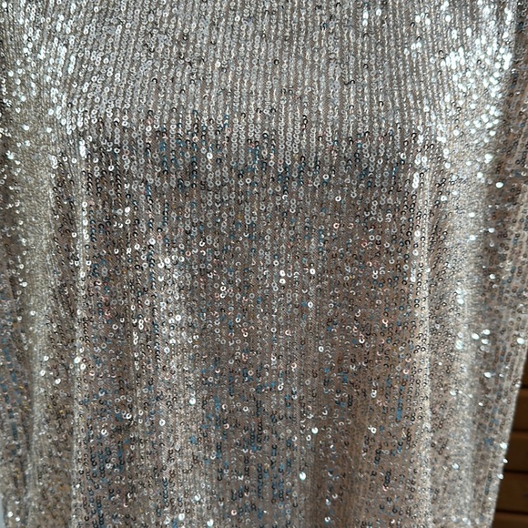 Sequin padded shoulder top - Picture 2 of 4